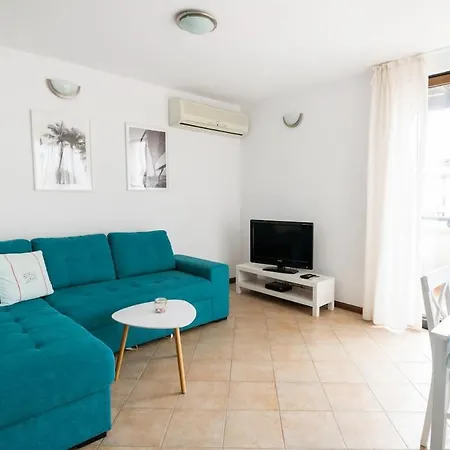 Sea Breeze Apartment, Oasis Resort, Lozenets